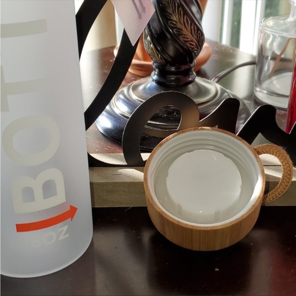 EcoOne - Glass Water Bottle 18oz - Picture 4 of 5